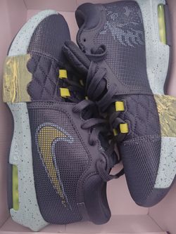 New LeBron Witness Vlll Size 10. Never Worn Without Box