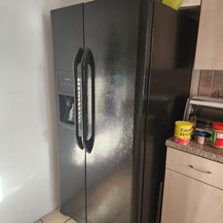 Black Refrigerator 32