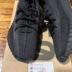 Yeezy 350 Onyx Size 10