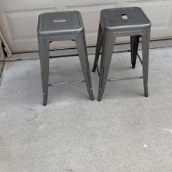 4 Bar Stools 