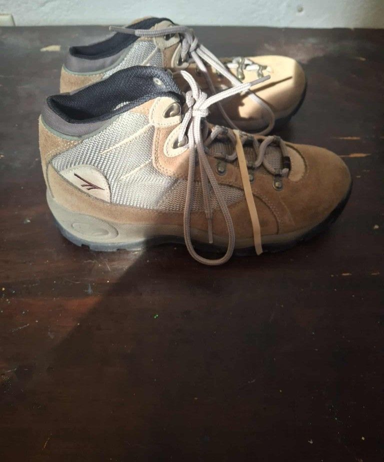 Womens hi tec shoes size 8
