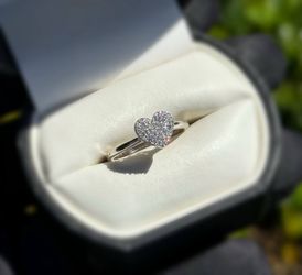 Jewelry 10k solid white gold diamonds 0.08CTW Heart ring sz 7.00