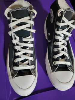 Black Converse sz.8.5 $55.00