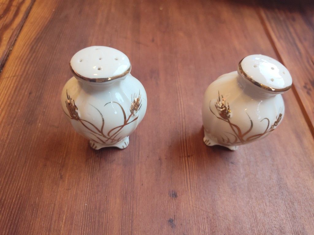 1930s Pacific Golden Wheat Salt & Pepper Shakers