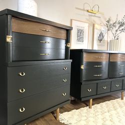 !!SOLD!! Gorgeous Restored Dresser Set