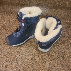 Keen Boys Winter Shoes Size 11 
