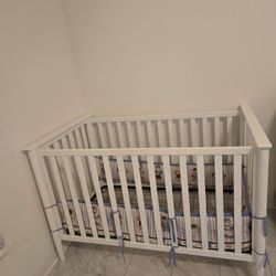 Baby Crib with Matress and Crib Liner