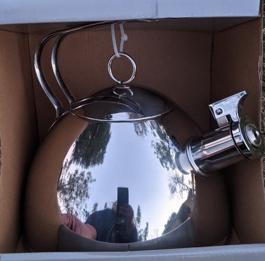 Stainless Steel Whistling Tea Kettle🫖🫖🫖. Brand New In Box. Great X-Mas Gift 🎄🎁🎄🎁🎀. 22.50 OBO Make Me An Offer👍👍👍