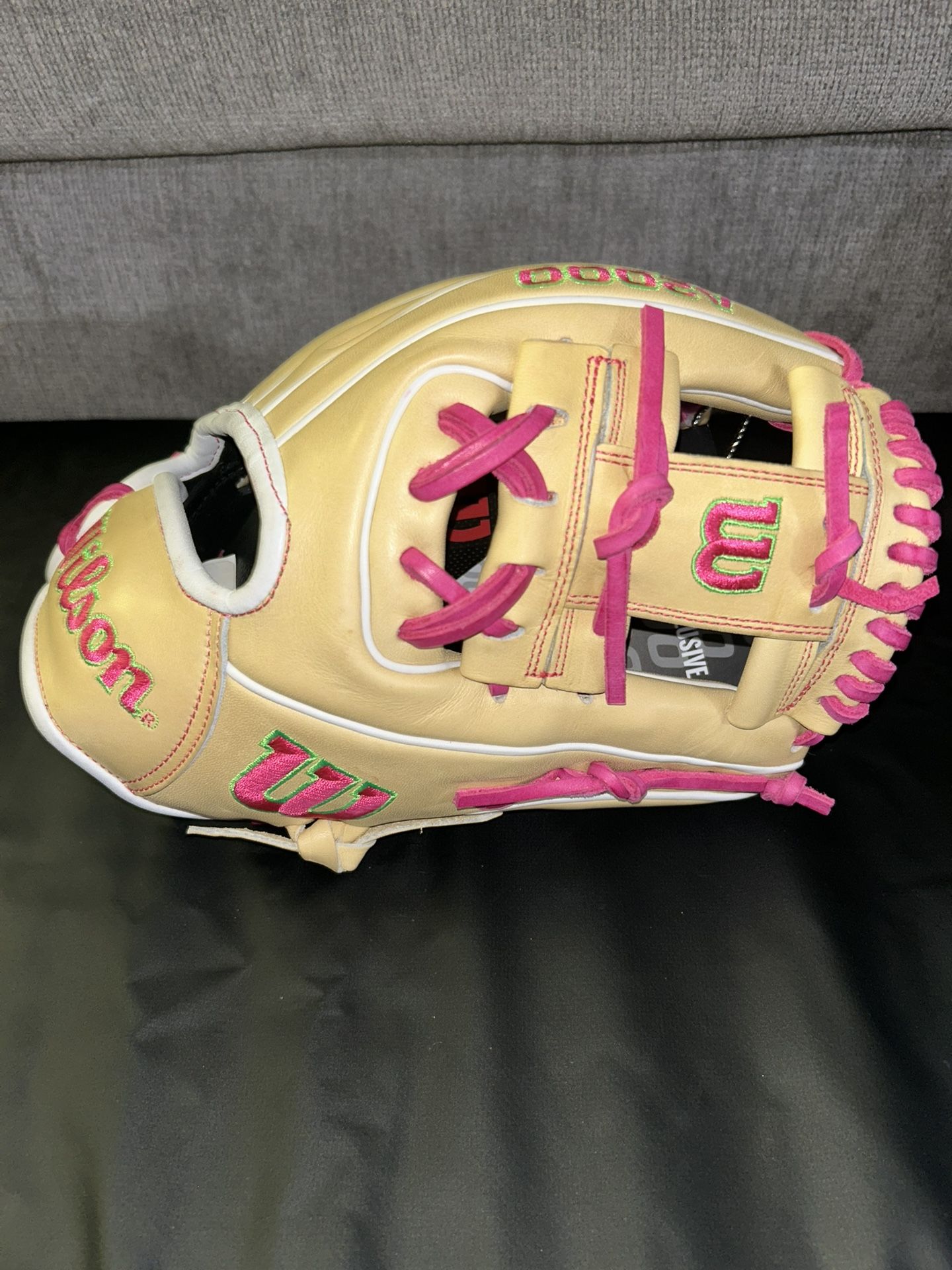 *NEW* Wilson 11.5" 1786 A2000 baseball Glove- RHT