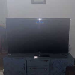 Samsung TV  65 Inch Works Well! 