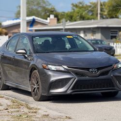 TOYOTA Camry SE