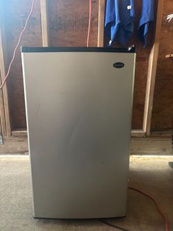 Sanyo Mini Fridge 3.7 Cu. Ft