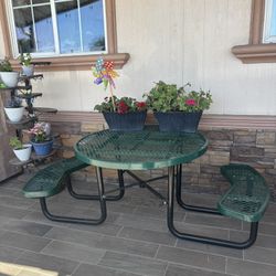 Round Picnic Table 