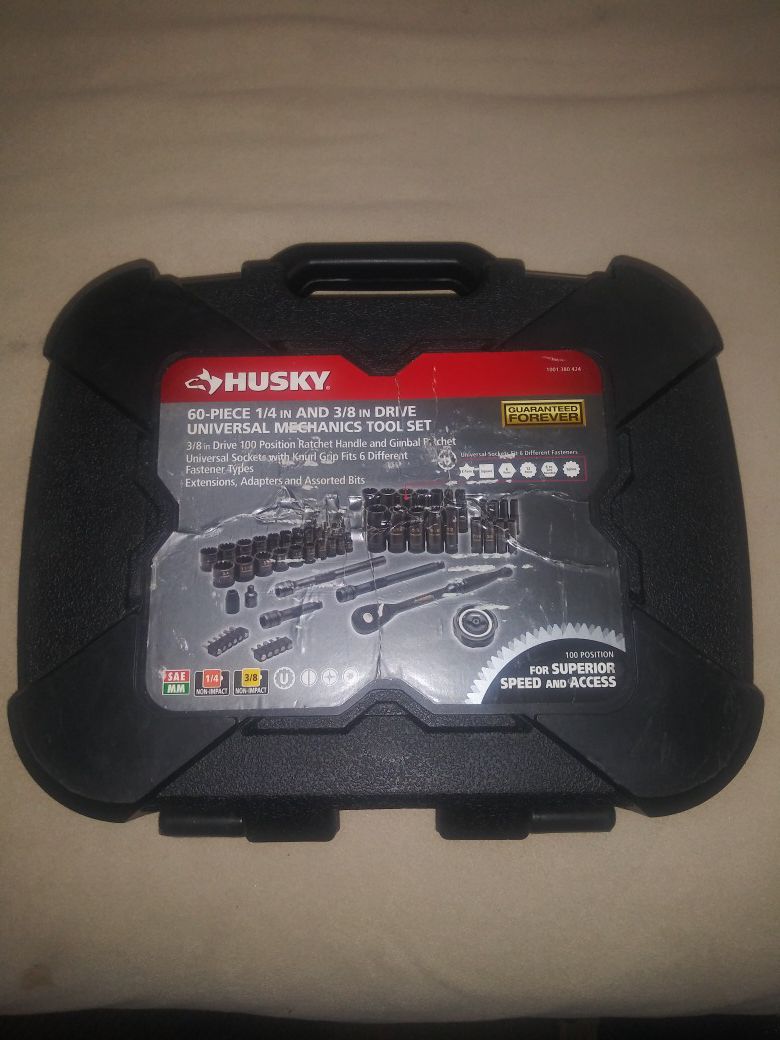 Husky 60 pc 1/4in and 3/8in drive universal tool set