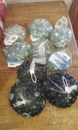 Decorative beads black and white