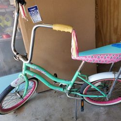 Schwinn Retro Girl Bike With Chopper Handles And Banana Seat for Sale in Portland TX OfferUp