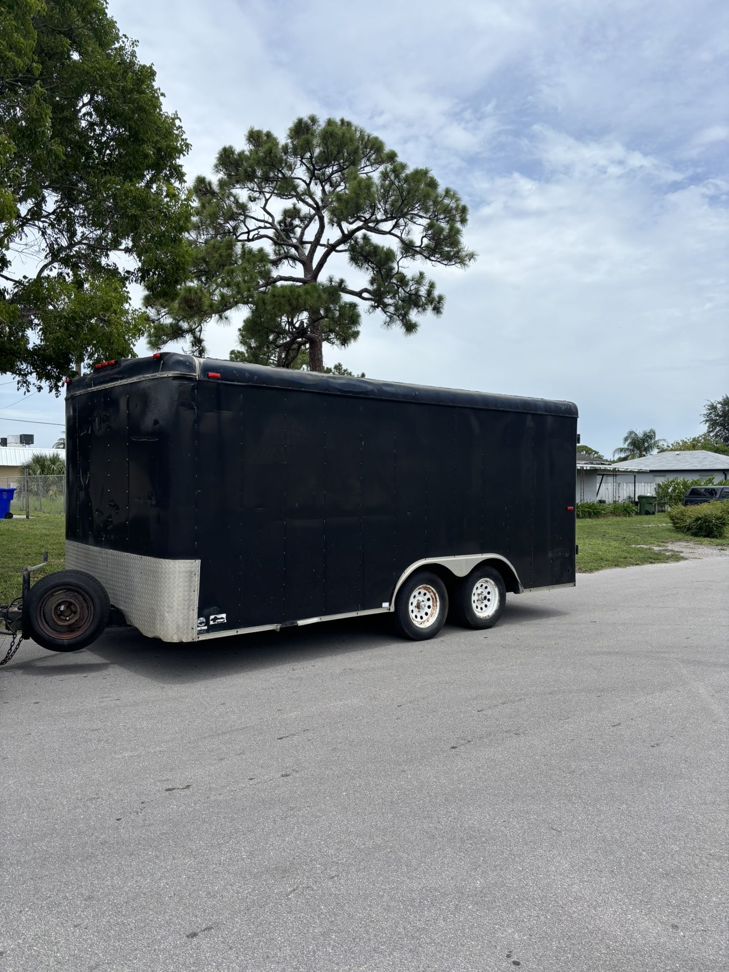 Enclosed Trailer 16x8