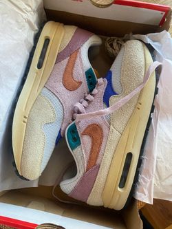 NIKE Women Air MAX 1 ‘87 PRM - Perfectly NEW- Size 8.5- Color Orange-Fog-Plum