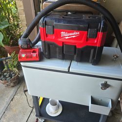 Milwaukee Shop Vacum  Workin 100%one Batery And Charger 
