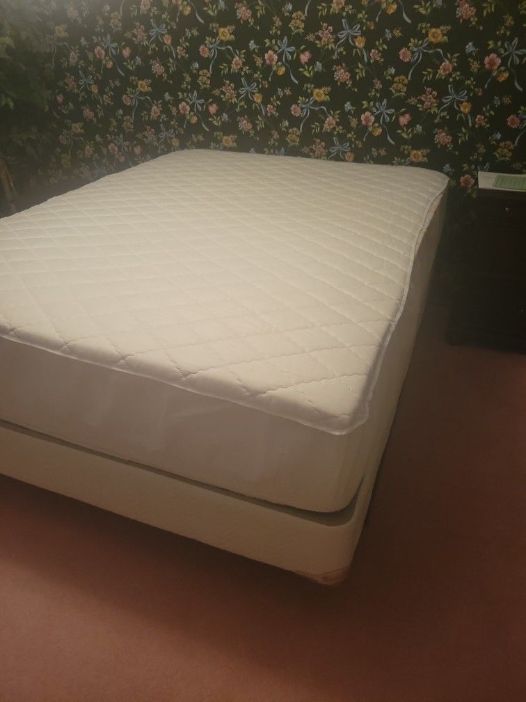 Queen bed mattress box spring