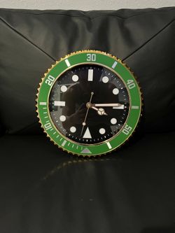 DESIGNER Starbucks green clock ( BRAND NEW )