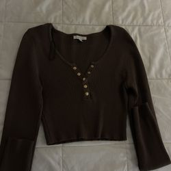 cropped long sleeve with gold bottoms 