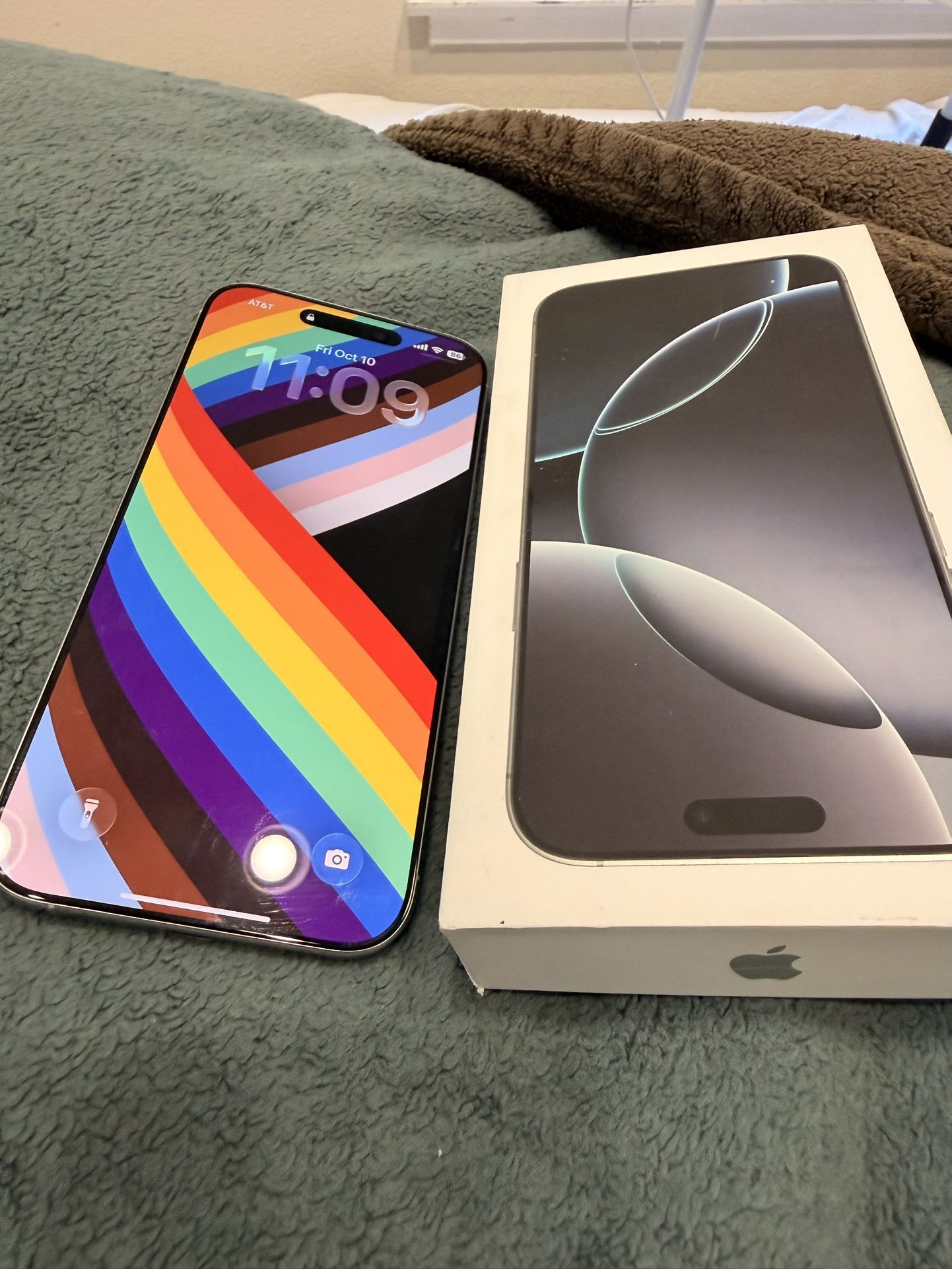 ***PRICE DROP ALERT *** iPhone 16 pro Max 512gb unlocked White Titanium 