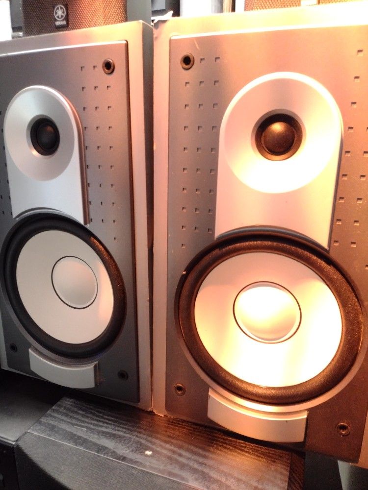 Pair Of Yamaha Speakers
