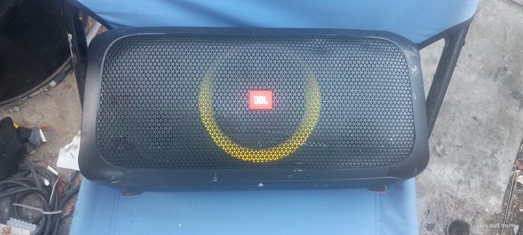 JBL PartyBox-on-the-go