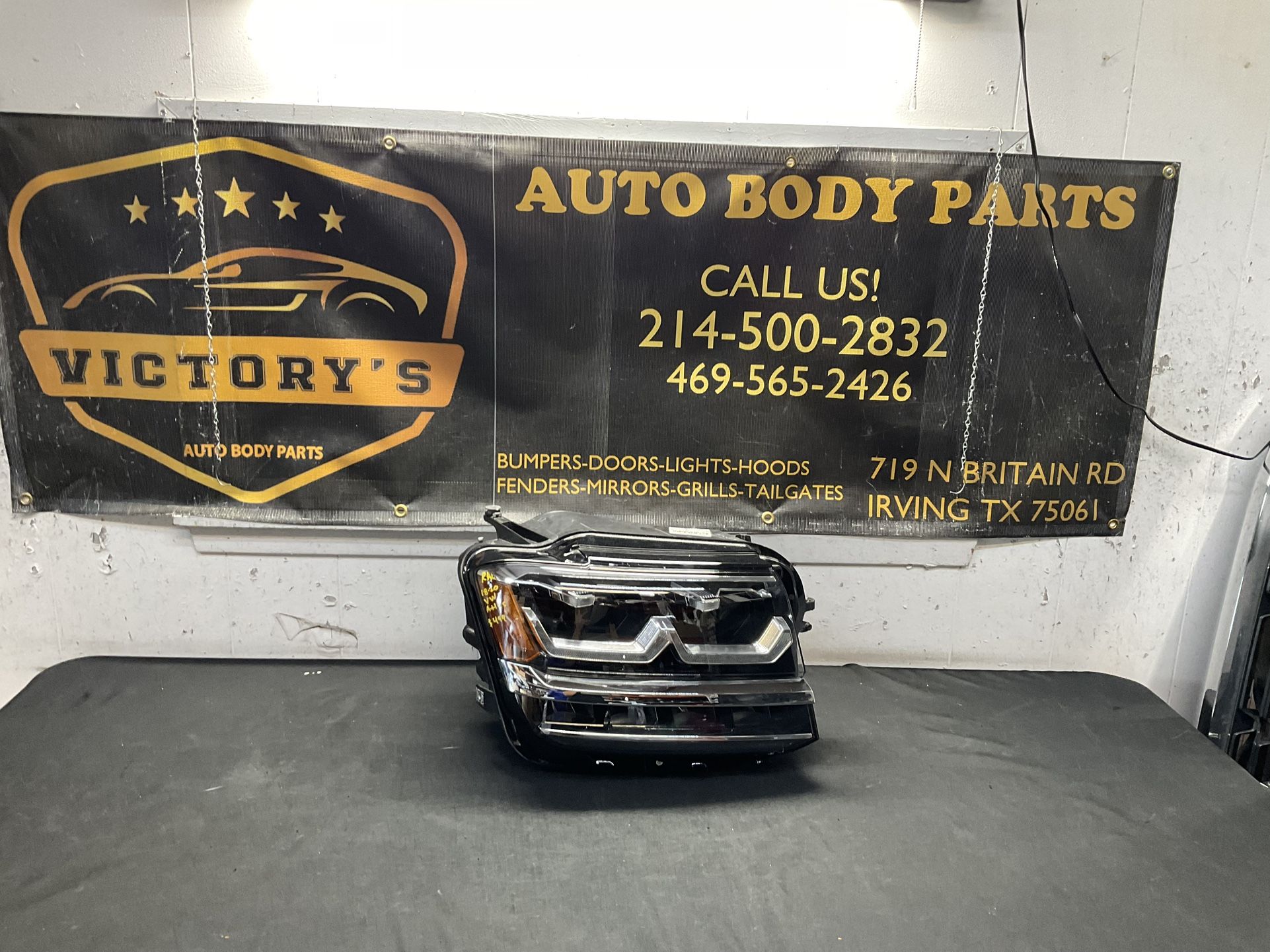 2018-2020 VW VOLKSWAGEN ATLAS - RH HEADLIGHT OEM