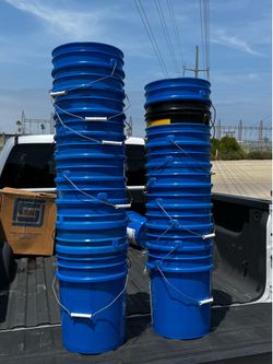 5 Gal Buckets w/ Spout Lid (18)