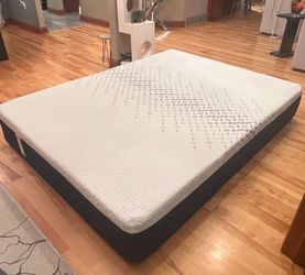 Nectar Premier Memory Foam Queen Mattress,Like New, Perfect Condition