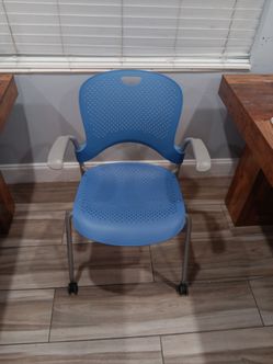 5 blue office chair