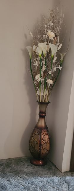 LARGE VACE Brass Color With Flowers 