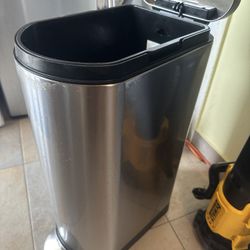 kitchen trash can 