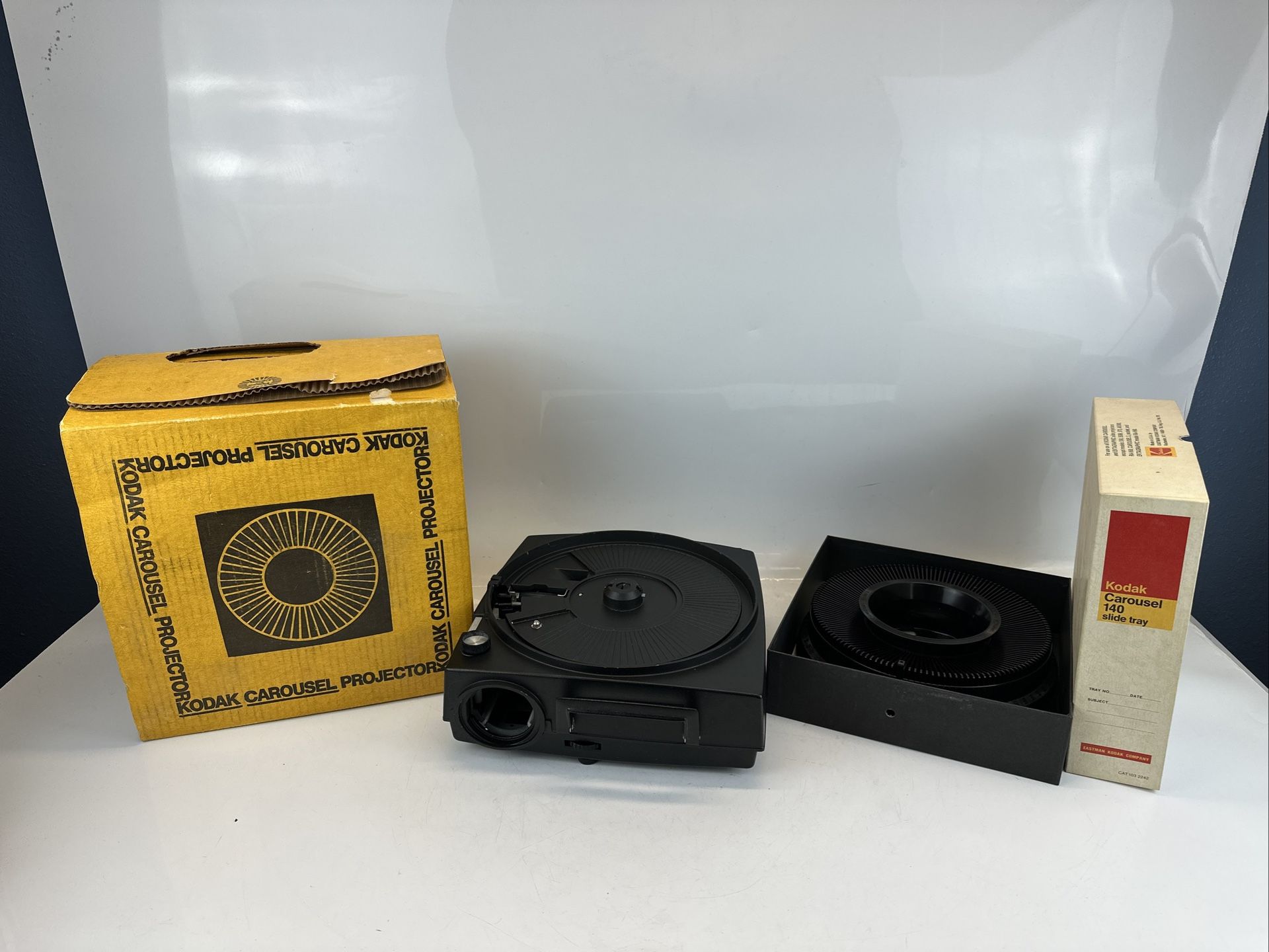Kodak Carousel 650H Slide Projector w/ Remote & Tray – Needs Repair – 35mm