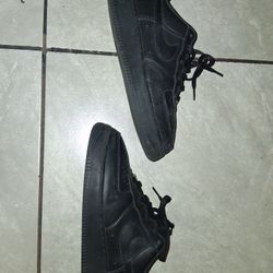 Black Air Force 1 Size 9.5 20$ Obo