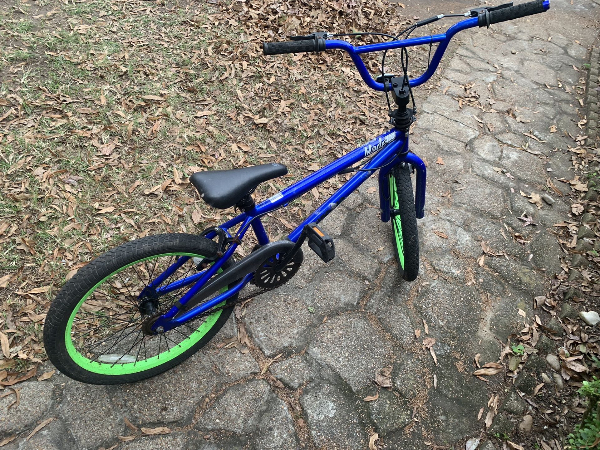 BMX Mongoose mode 100 Boys Bike