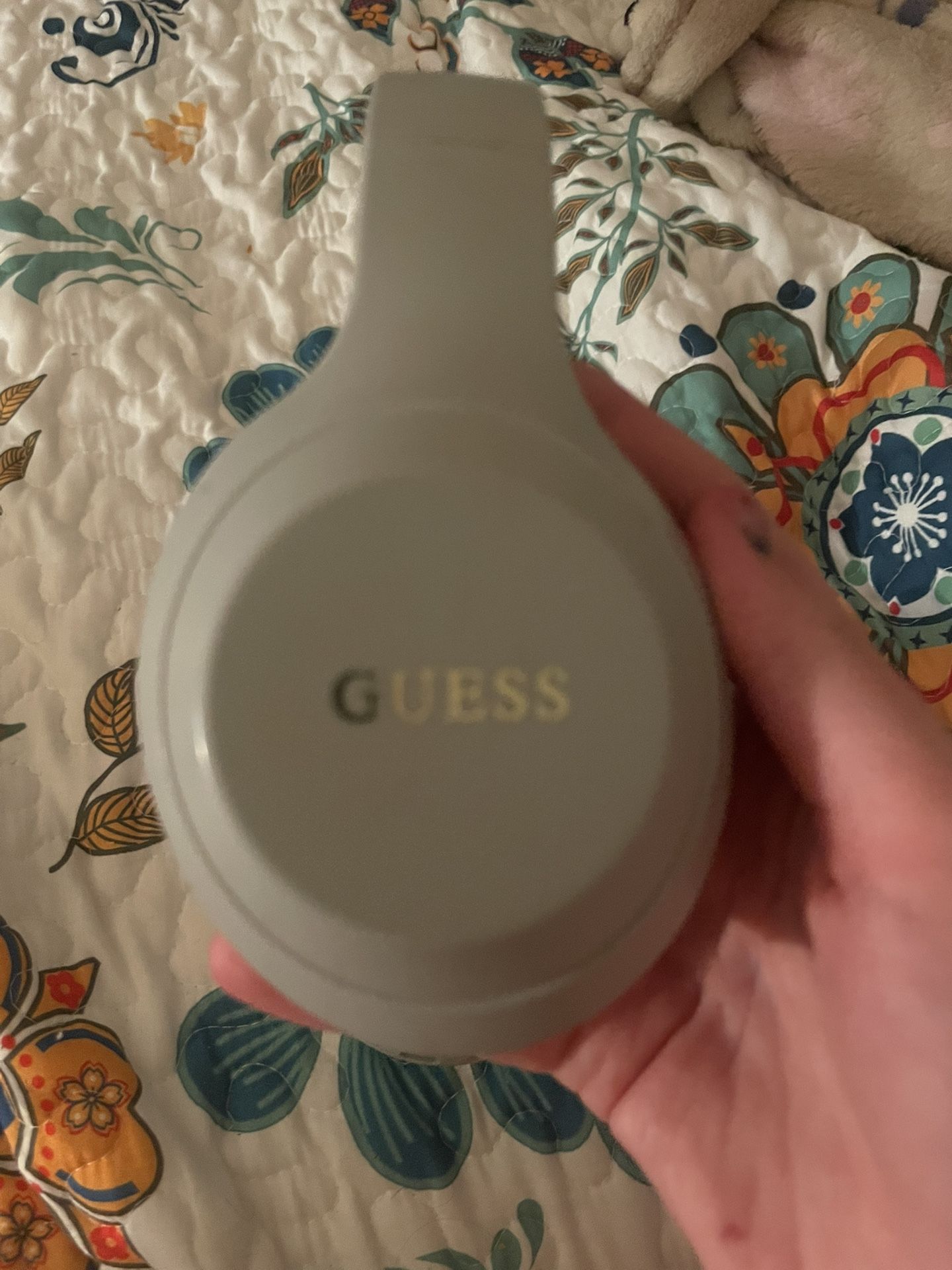 GUESS headphones new!!!