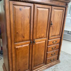 Wooden Computer Hutch