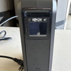 Tripp Lite SMART1000LCD 1000VA Computer UPS Battery Backup & Surge Protector  - Need Battery Replacement 