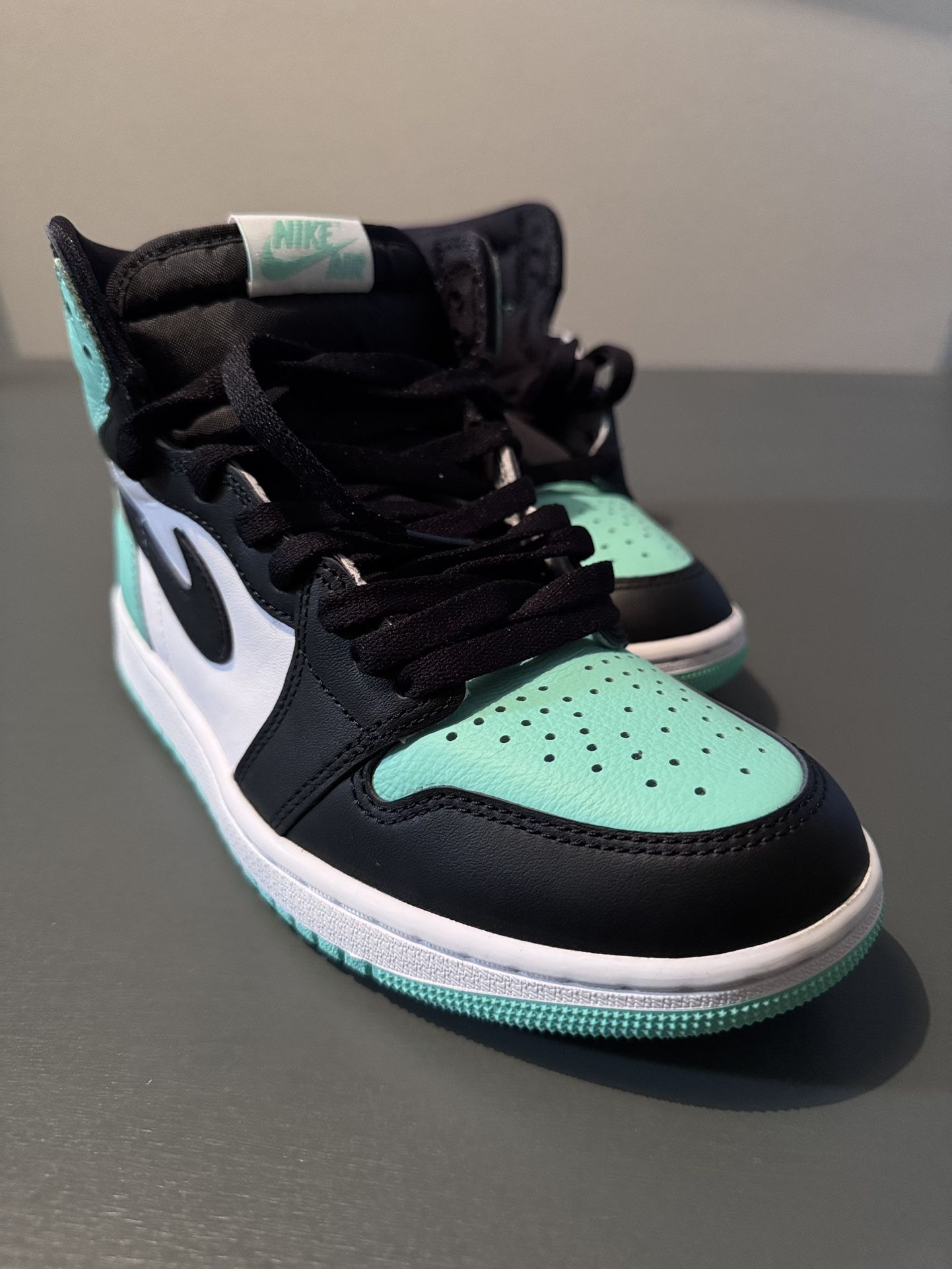 Jordan 1 Retro High OG Green Glow