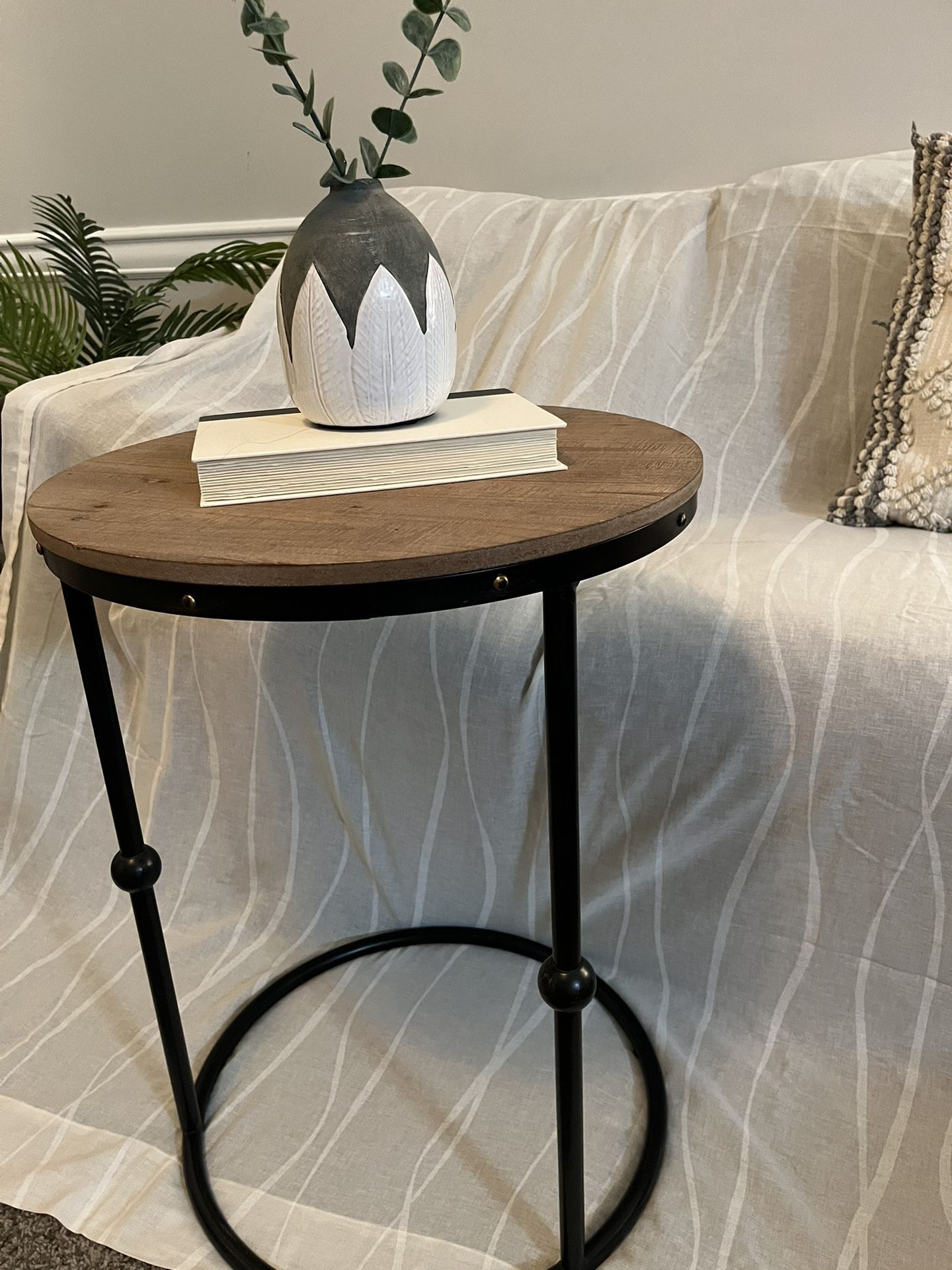 Beaded C Shape Accent Table/ End Table