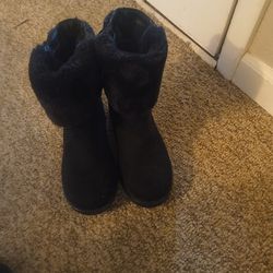 61/2 m women's boots Guess 20$
