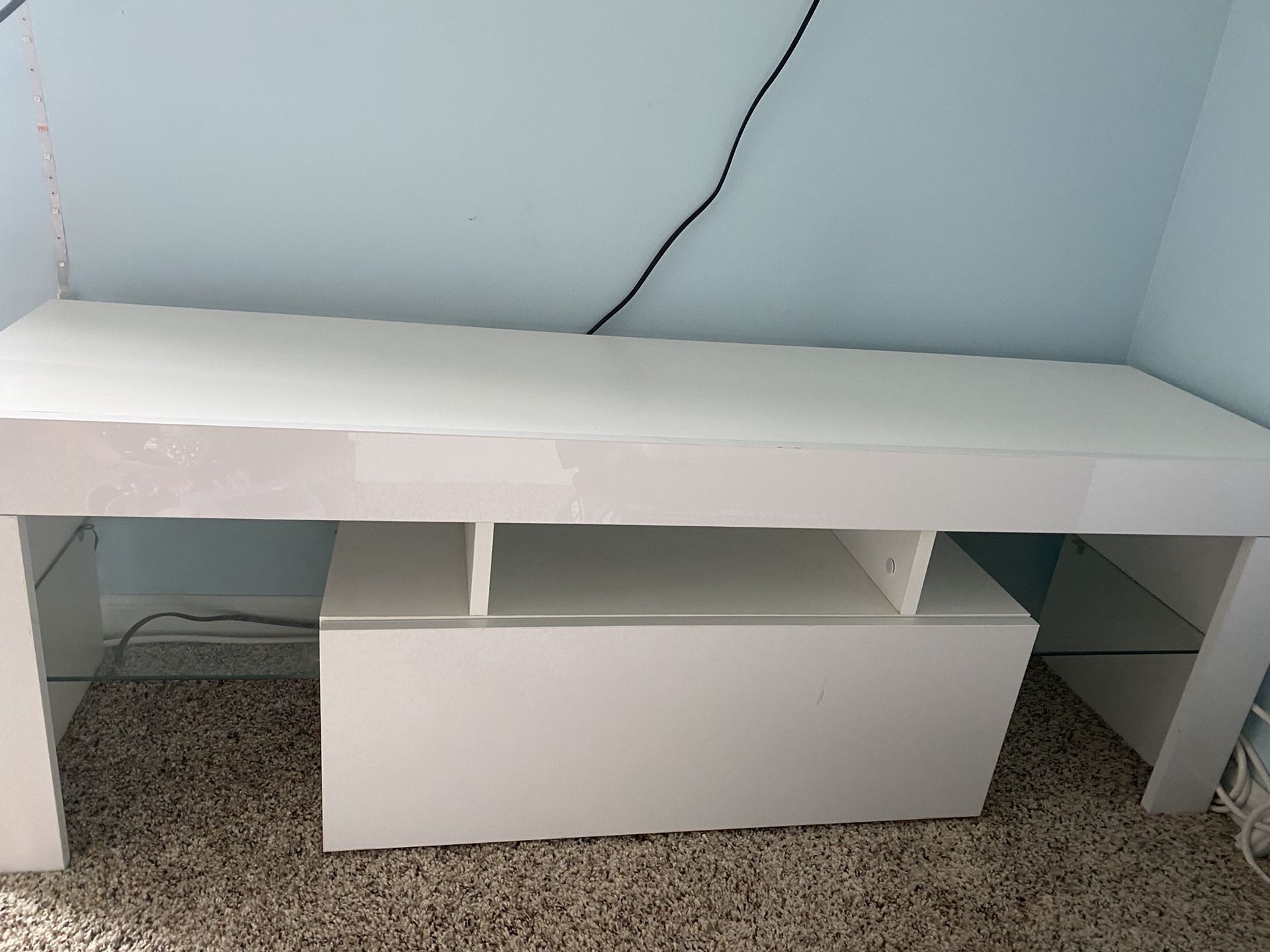Free Media Shelf
