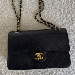 Chanel shoulder bag black