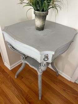 Accent table