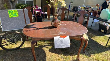 Dining room table with 4 chairs
