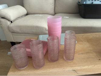 Cups and a lunchbox
