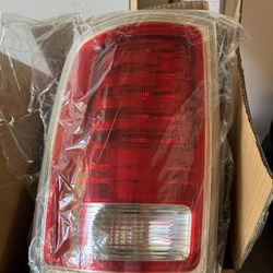 2016-2018 Ram 1500 Left Tailight And Crome Window Trim  